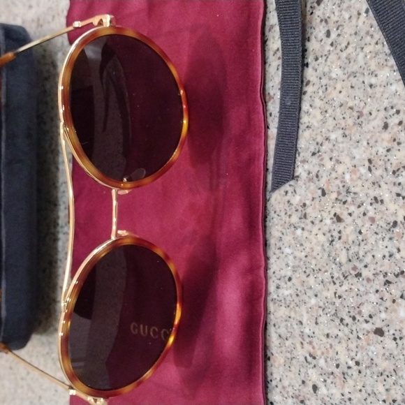 Authentic Gucci sunglasses LIKE NEW Gold frames with tortoise shell rims - Picture 6 of 12